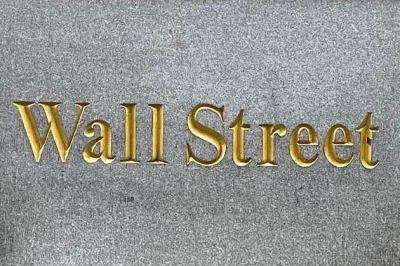 Wall Street bounces back, Dow Jones surges 369 points