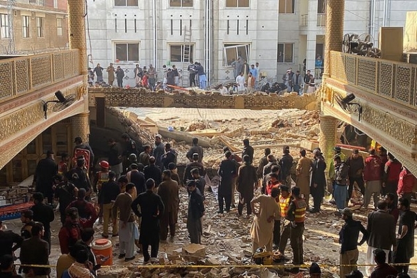 At least 28 killed in Pakistan mosque blast