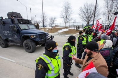 Police Arrest Protesters That Remained at US-Canada Bridge