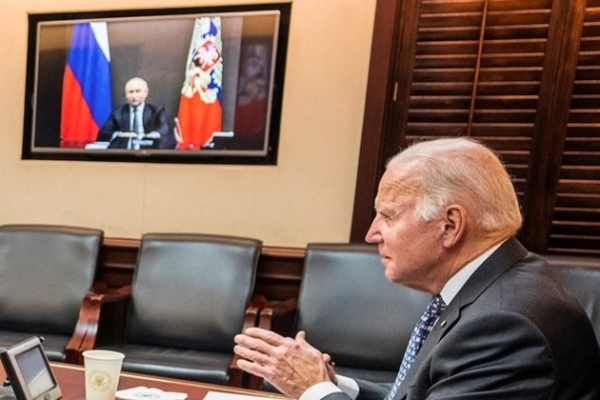 Biden Vows Diplomacy Ahead of Call With Putin Over Ukraine Tensions
