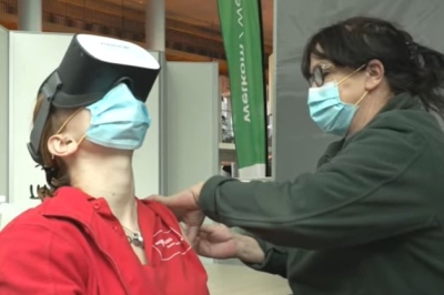 Health Minister promotes VR for the vaccine-anxious