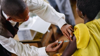 EU top executives: Administering vaccines is now priority in Africa